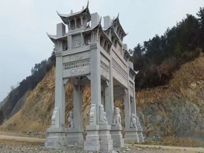 青石 石牌坊在古城洛阳安装完成
