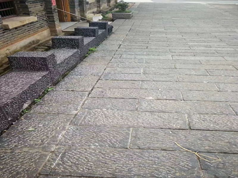 青石板菠萝面在古建道路中的铺装仿古效果